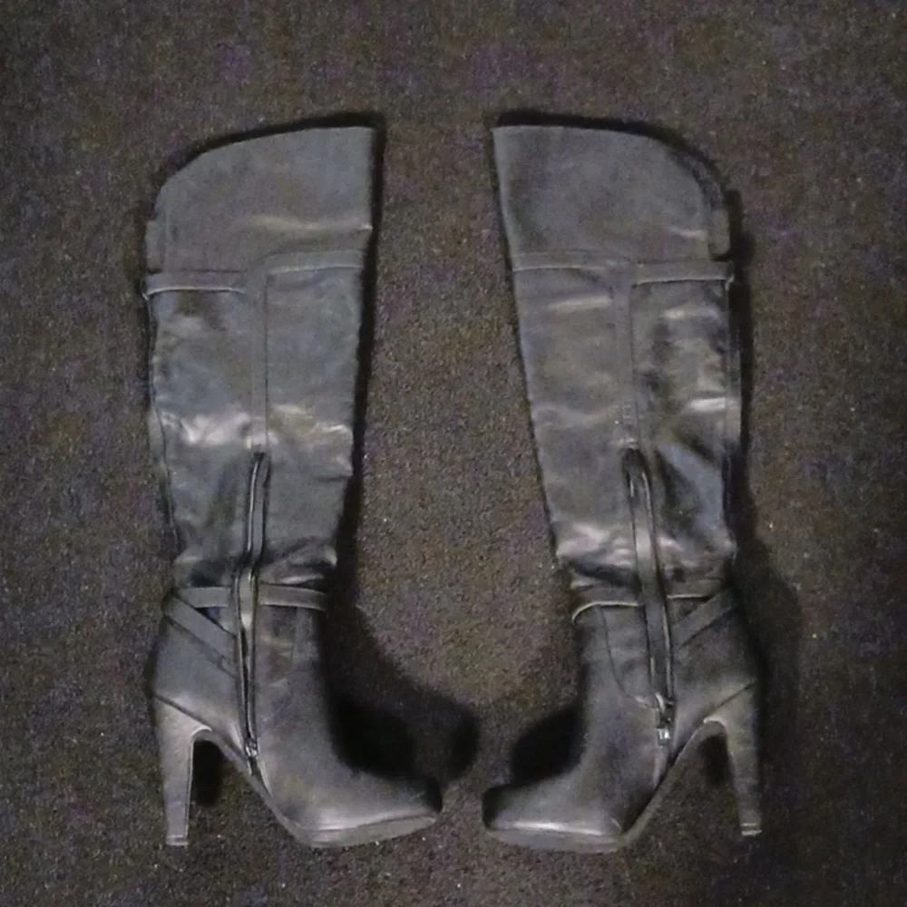 Guess boots